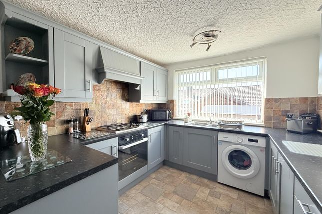 40, Maple Avenue, Stalybridge photo 4