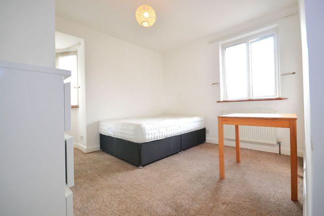10 Braid Avenue, London photo 4