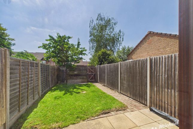 23 Rickard Close, Aylesbury photo 3