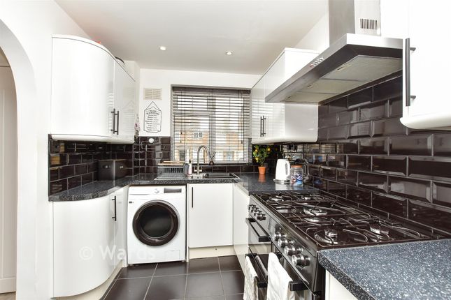 3, Coventry Close, Rochester photo 4