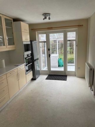 8, Ilfracombe Way, Reading photo 5