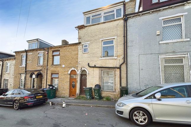 4-bed terraced on 17, Alexandra Street, Bradford, £80,000