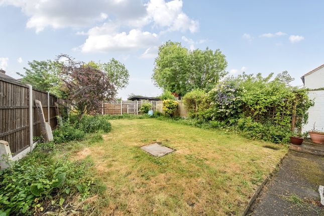 13, Crathie Road, London photo 4
