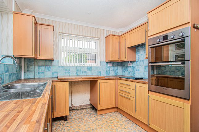 19, Thomas Flawn Road, Wellingborough photo 2