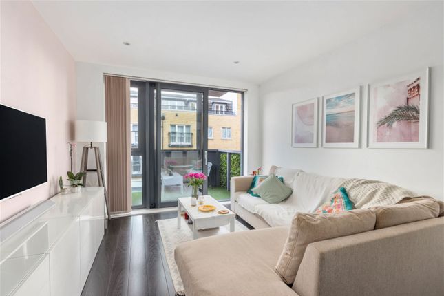 Flat for sale in Harford Street, London