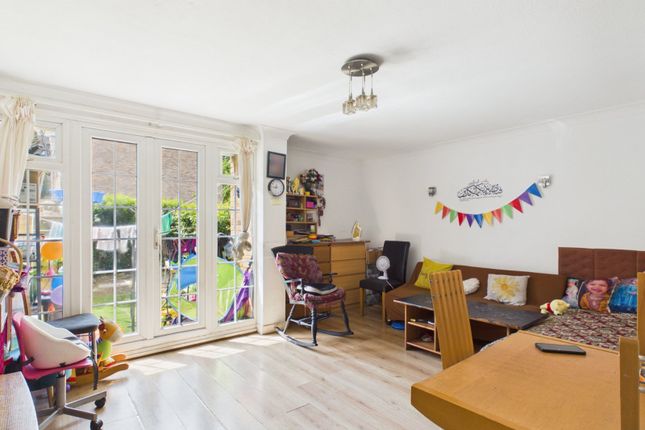 49, Waters Drive, Middlesex photo 2