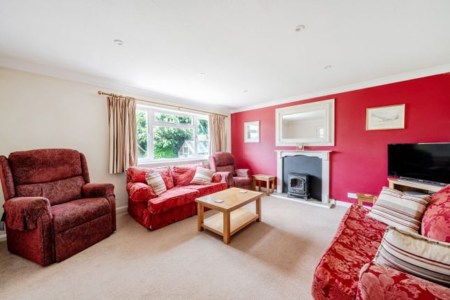 1, Thorn Close, Alton photo 3