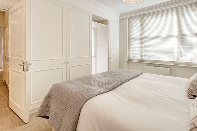 Flat 14, 39 Hill Street, Mayfair, London photo 4