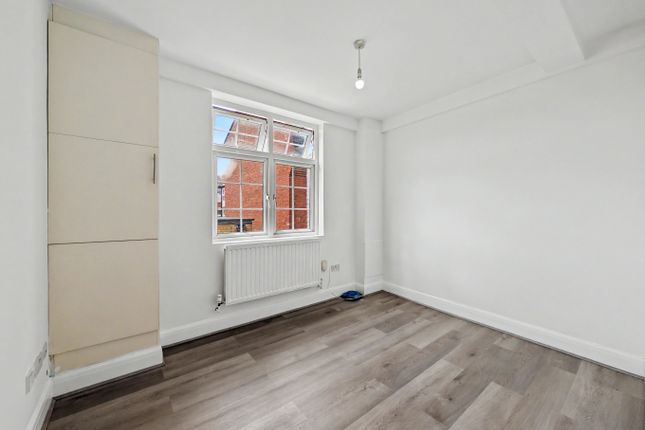 Stoke Newington Road N16 8BP, London photo 5