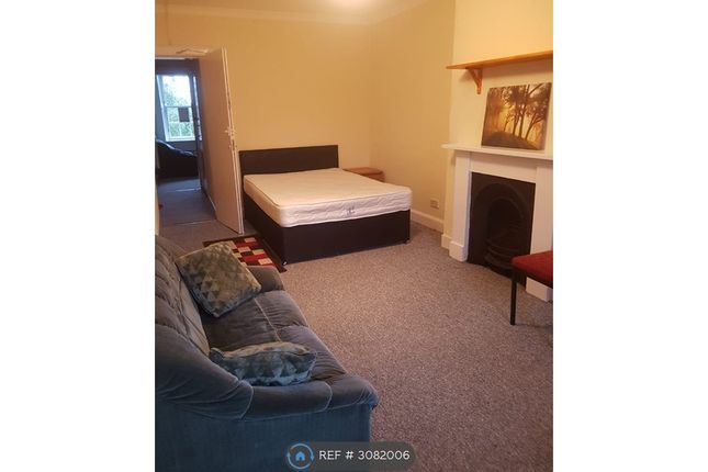 Nd Floor Hillhead, Glasgow photo 3
