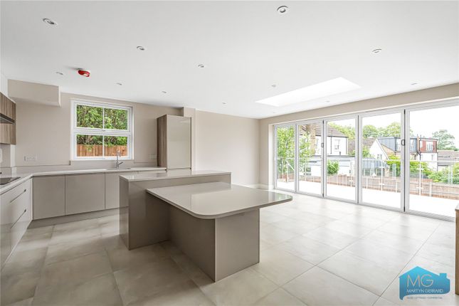 16, Pank Avenue, Barnet photo 4
