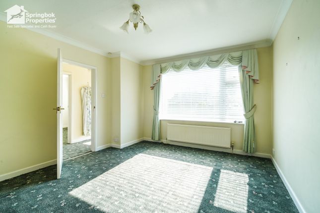 38, Blenheim crescent, Lymington photo 2