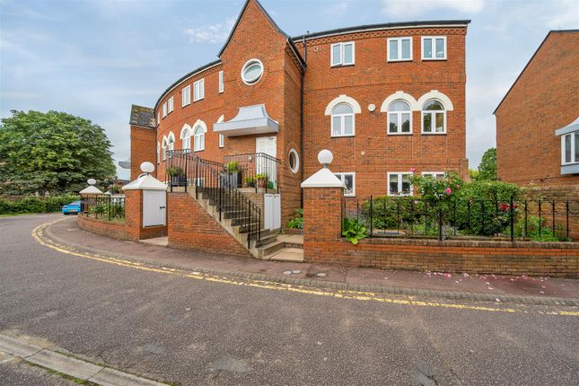 Flat for sale in Duckmill Crescent, Chethams, Bedford