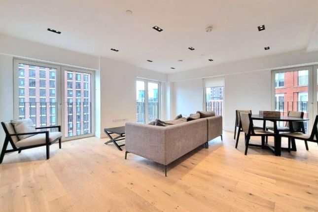Thumbnail Flat to rent in Central Avenue, Fulham Riverside
