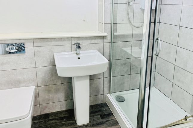 Flat 210, Victoria House, 12, Skinner Lane, West Yorkshire photo 5