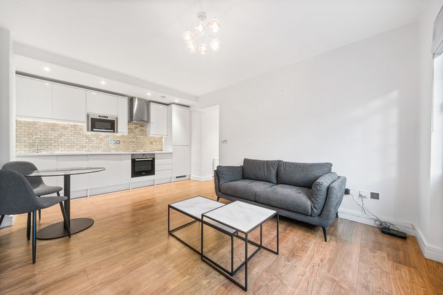 Flat to rent in Redcliffe Close, Old Brompton Road, London