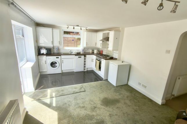 Flat 2, 47, The Avenue, Totland photo 2