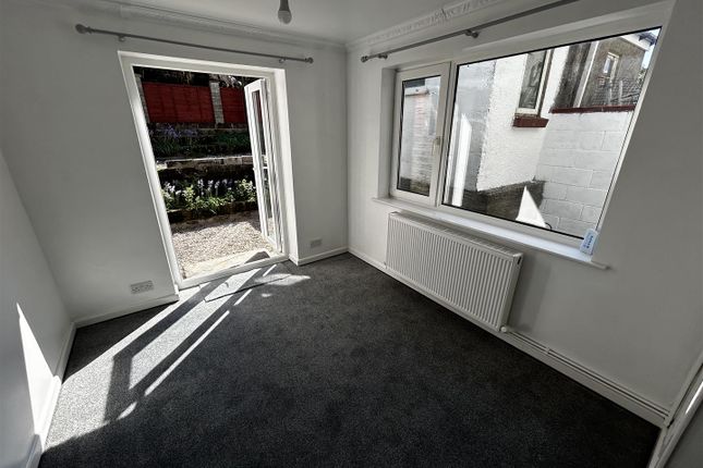 10, Fourth Avenue, Swansea photo 3