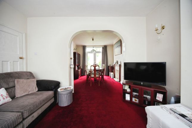 54, St. Lawrence Avenue, Luton photo 3