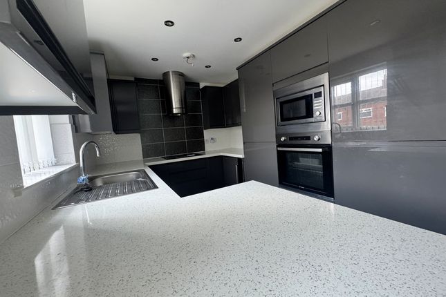38, School Street, Castleford photo 4
