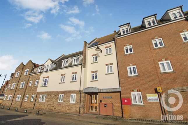 Flat for sale in South Quay, King's Lynn