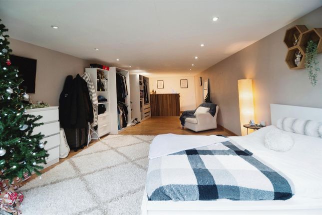 End terrace house for sale in Palmerston Road, Grays