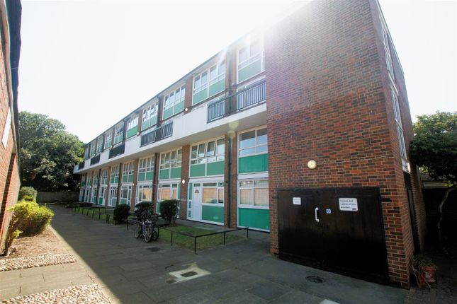 Flat for sale in Brookfields Avenue, Mitcham