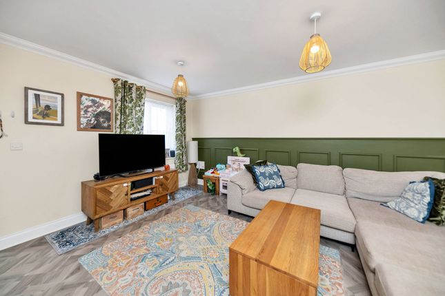 18 Poppy Crescent, Royston photo 3