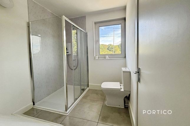 Room 2, 16, Latchford Place, Chigwell photo 4