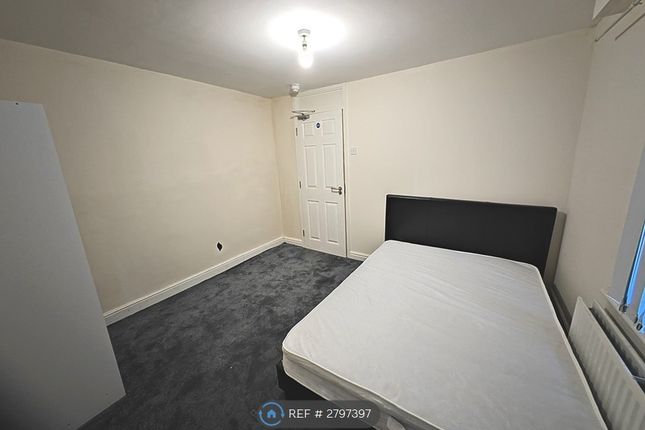 Magdalen Street, Room, Colchester photo 2