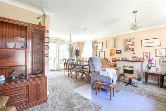 6, Ensleigh Close, Burton Latimer photo 4