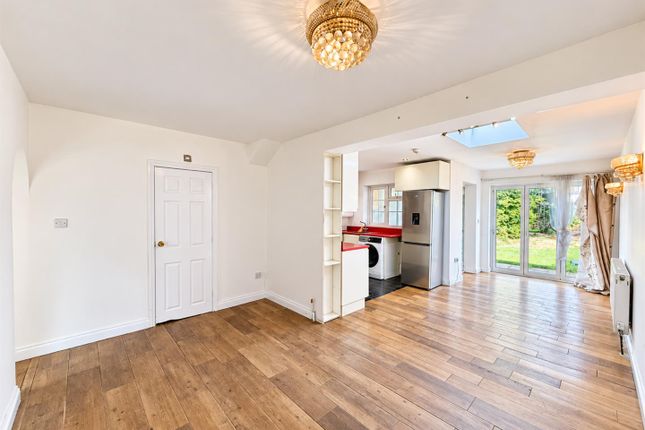 124, Martindale Road, Hounslow photo 2