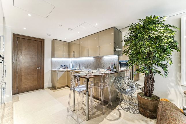 Flat for sale in Strand, Covent Garden