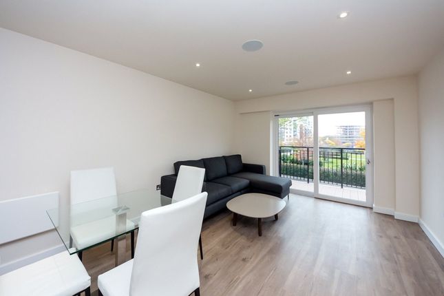 Flat 15, Golding House, 11, Beaufort Square, Colindale photo 3