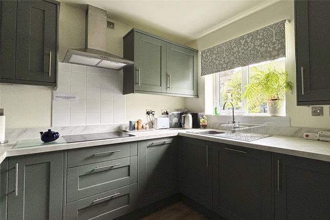 8, Bainton Close, Wiltshire photo 4