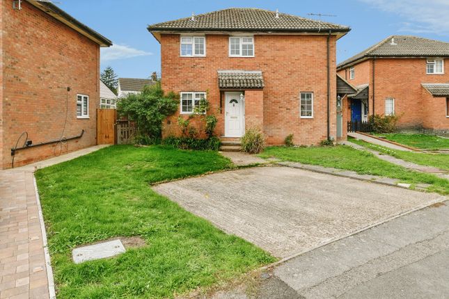 1-bed flat on Larkinson, Hertfordshire, £165,000