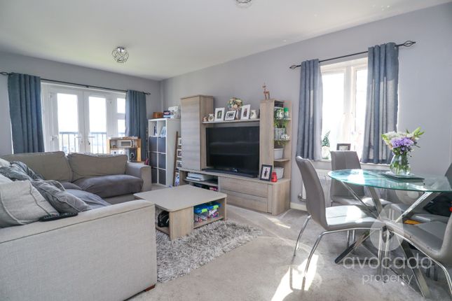 22 Centrifuge Way, Farnborough, Hampshire photo 2