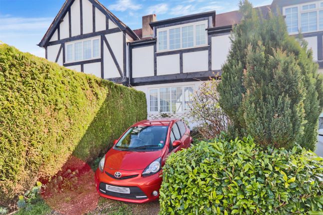 Thumbnail Terraced house for sale in The Glade, Coulsdon