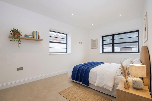Apartment 1, Foyle Court, Hollyfield Road, Surbiton photo 2