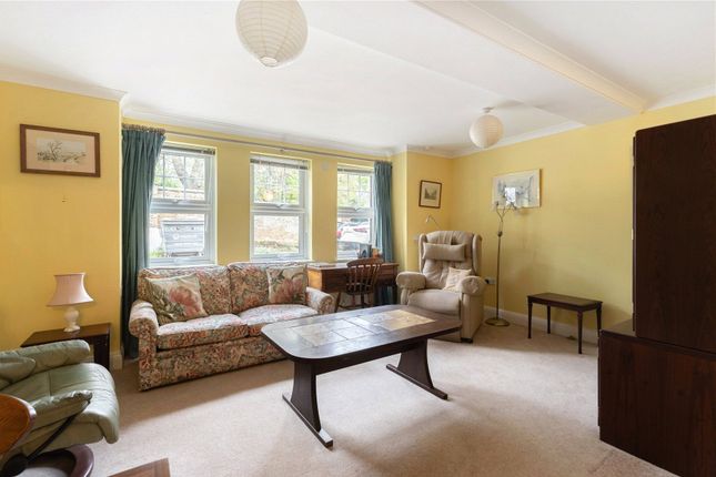 Flat 2, Beech Court, 33b, Arterberry Road, London photo 4