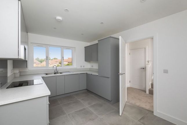 New Barn Lane Uckfield East Sussex Tn22 3 Bedroom Semi Detached