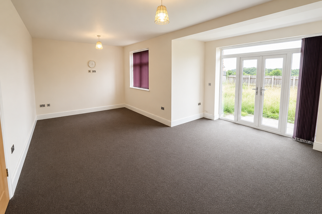 10, Halkin Close, Preston photo 4