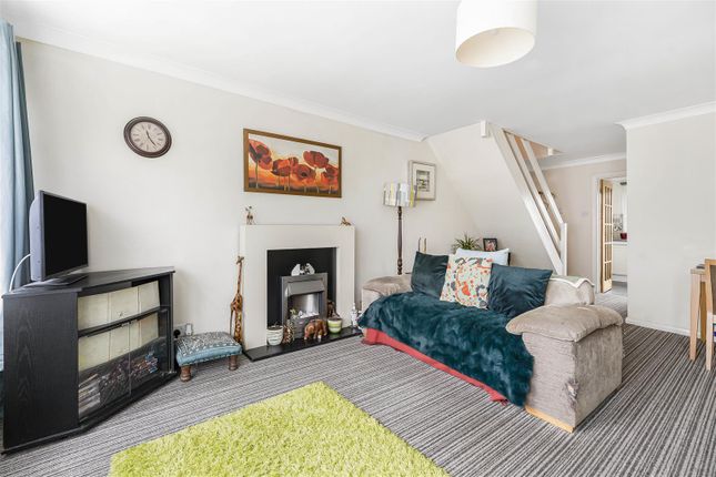 40, Churchill Crescent, Reading photo 2