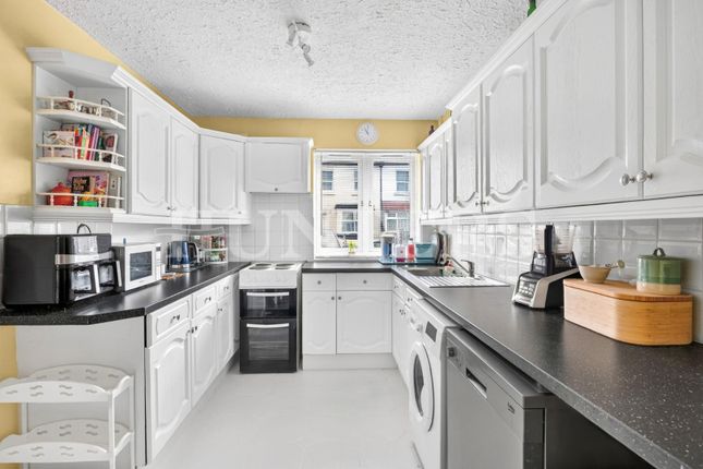Spondon Road, London photo 4