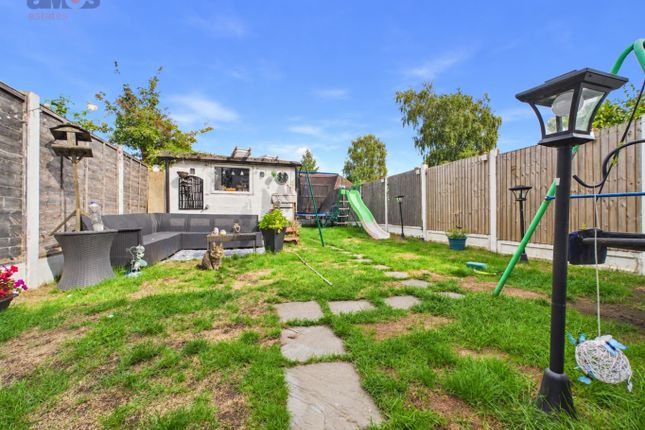 28 Elm Road, Hadleigh, Essex photo 3