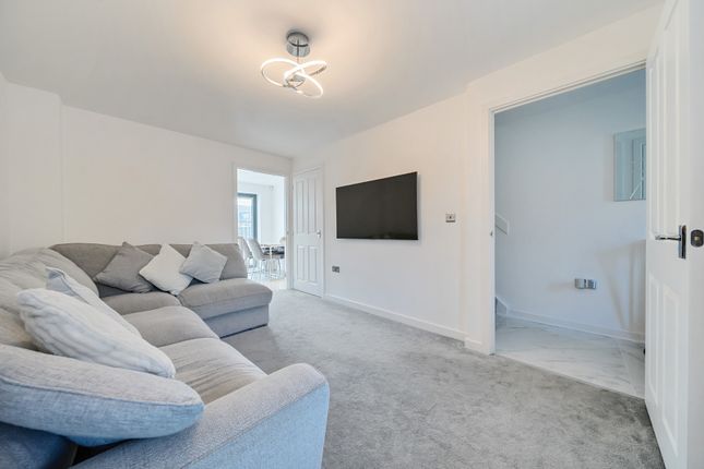 21, Worcester Drive, Kent photo 3