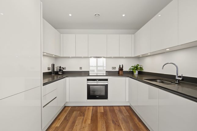 Flat 47, Millar House, Borehamwood photo 4