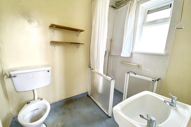 28, Oaklands, Chippenham photo 5