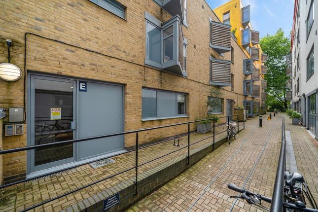 14, Paradise Park, Hackney photo 2