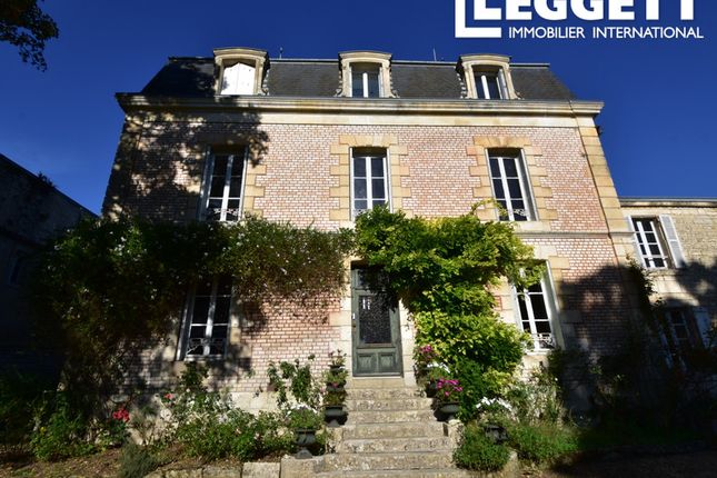 Thumbnail Villa for sale in Niort, Deux-Sèvres, Nouvelle-Aquitaine